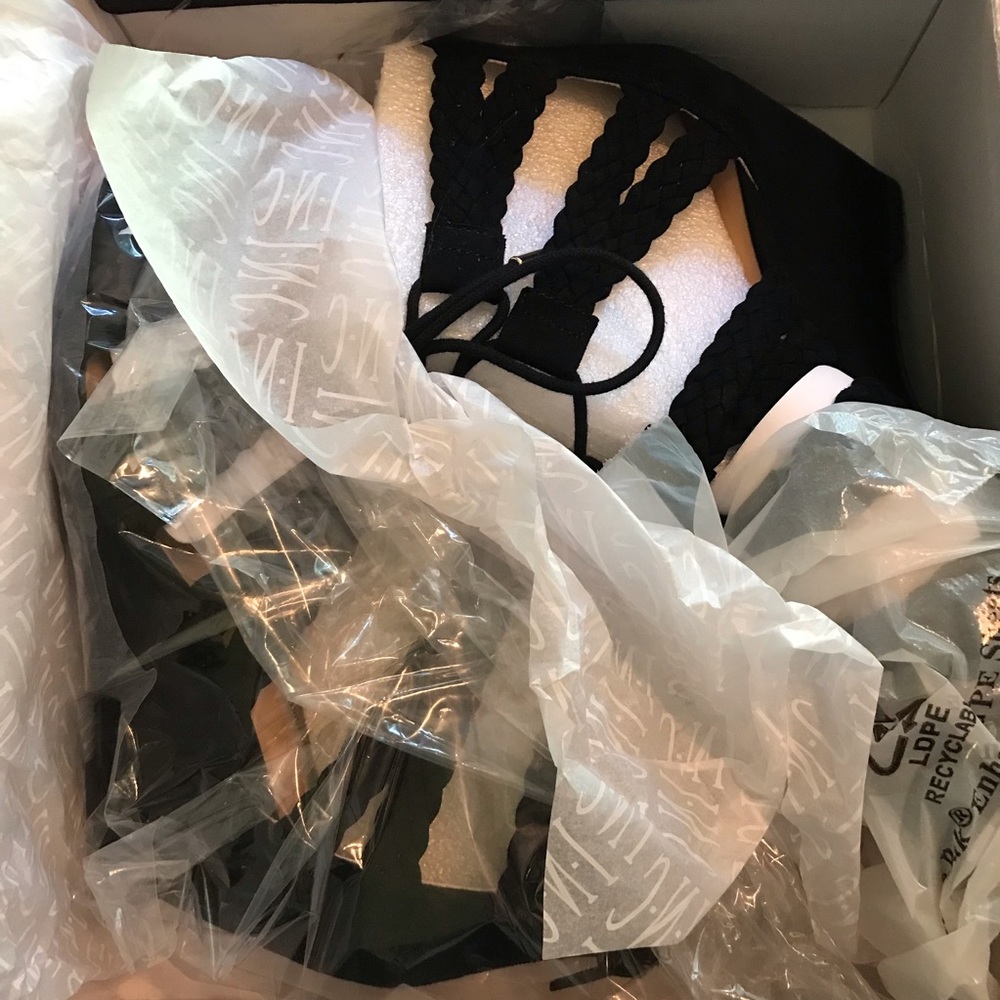 NIB INC Black Wedge Witley Open Toe Sandals 7.5M - Picture 12 of 16